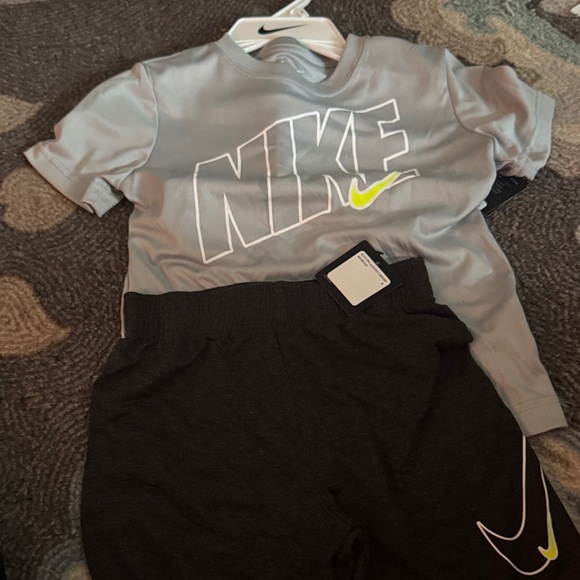 Nike Gray and Charcoal Kids Set - Picture 1 of 1